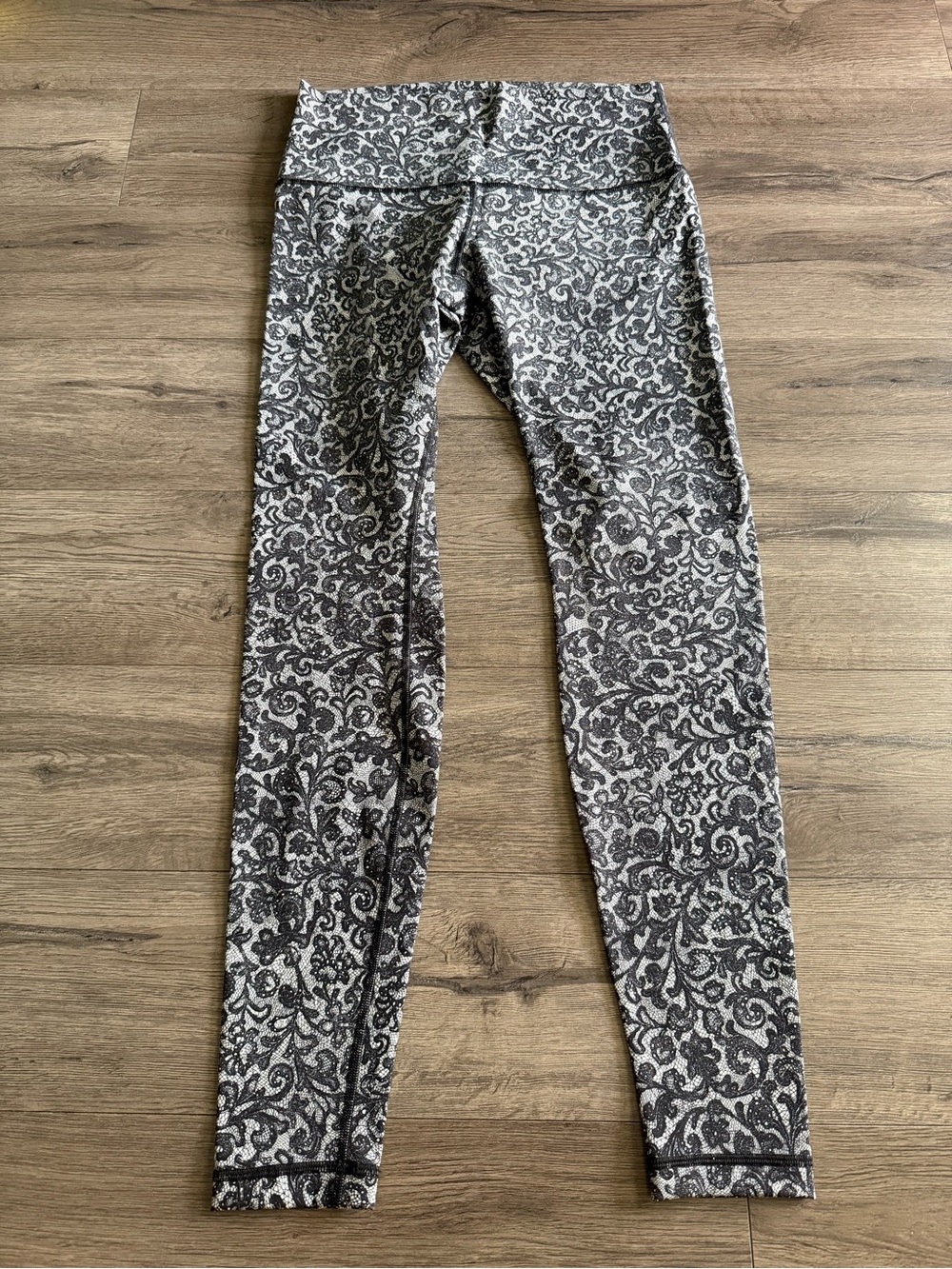 Lululemon Wunder Under Pant (Hi-Rise)
Mini Cinder Lace White Black